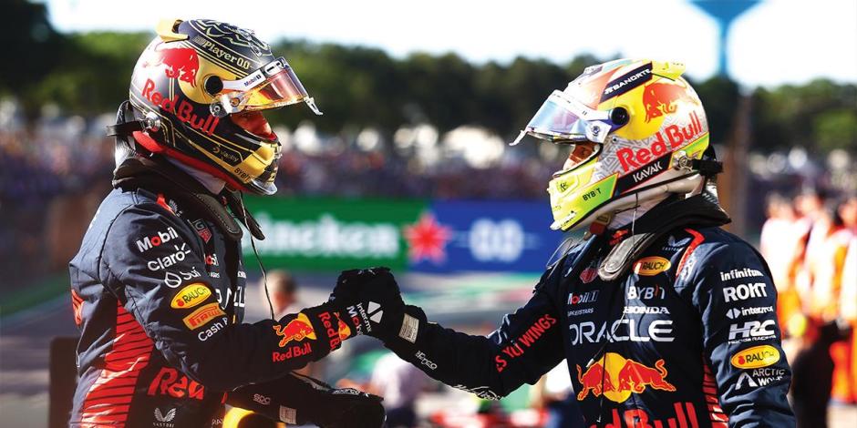 Verstappen y Pérez celebran un triunfo en la Temporada 23.