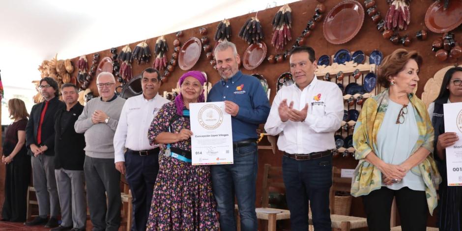 El gobernador de Michoacán, Alfredo Ramírez Bedolla, informó que ya se encuentra registrada ante el IMPI la marca de Cocineras Tradicionales como un paso importante para consolidar la riqueza cultural de la gastronomía y proteger su patrimonio.