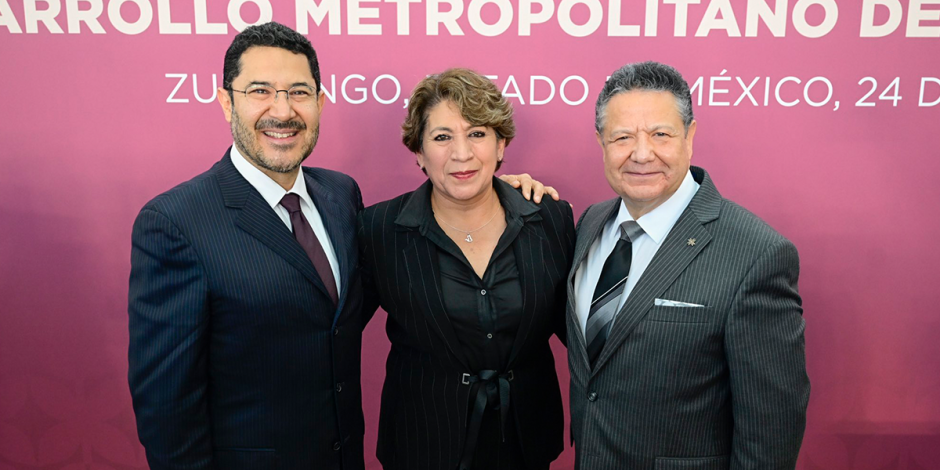 Martí Batres, Delfina Gómez y Julio Menchaca, durante  el evento, ayer.