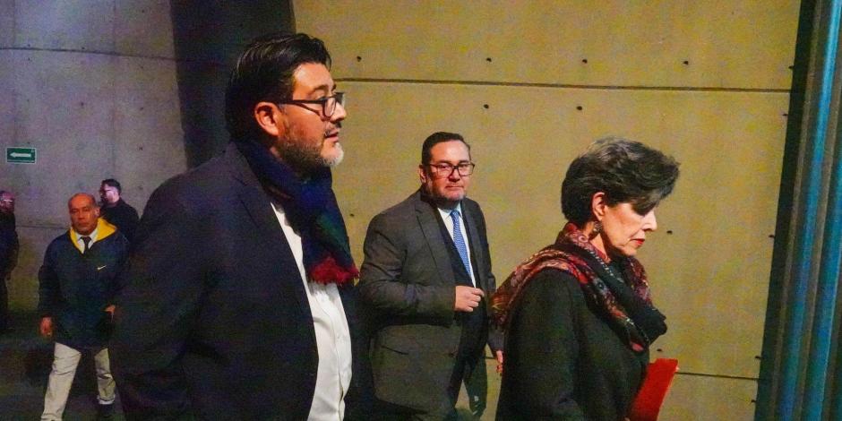 Reyes Rodríguez Mondragón, magistrado presidente del TEPJF, al salir de una sesión junto con la magistrada Janine M. Otálora, tras el intento de removerlo de su cargo el pasado 7 de diciembre de 2023.