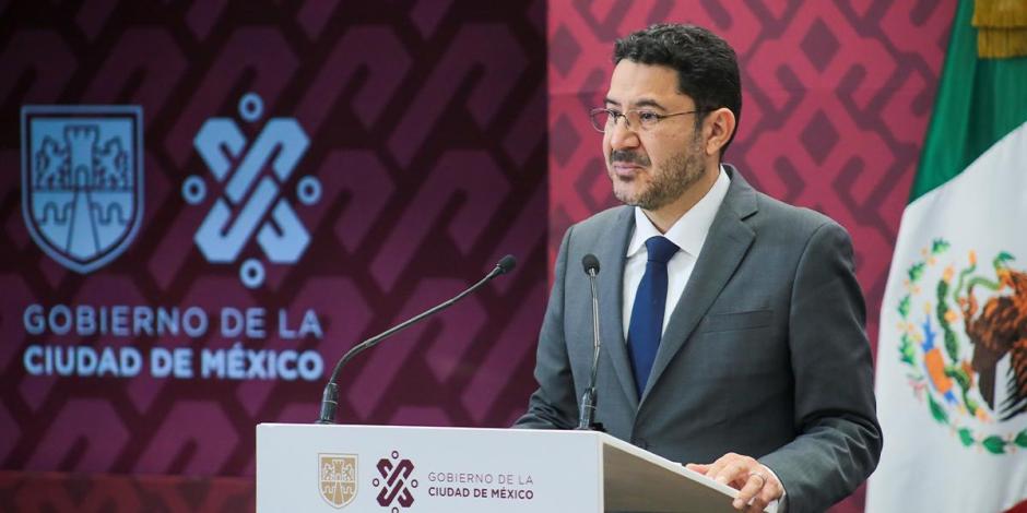Martí Batrés, jefe de Gobierno capitalino, en conferencia de prensa, ayer.