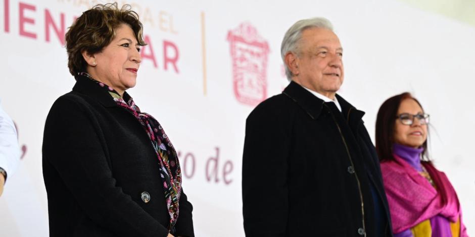 Delfina Gómez y el presidente López Obrador defienden justicia social a través de programas del Bienestar.