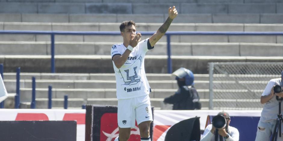 Juan Dinenno celebra un gol con los Pumas en Ciudad Universitaria en el Apertura 2023.