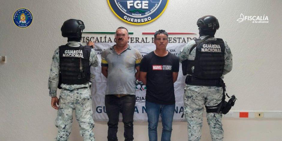 Gregorio “N” y Nicandro “N”, ayer al ser puestos a disposición de la Fiscalía de Guerrero.