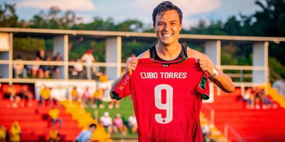 Erick Cubo Torres celebra un gol en el futbol Costa Rica