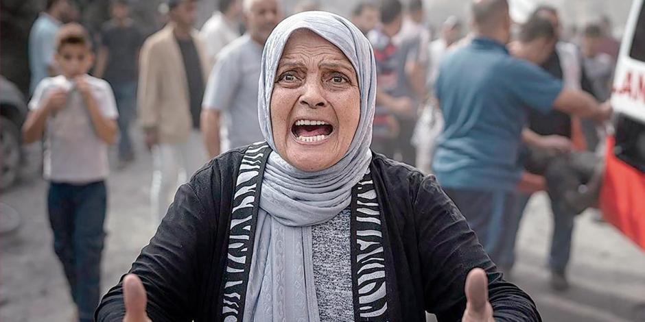 El horror en la Franja de Gaza se trasluce en la expresión de esta mujer palestina.