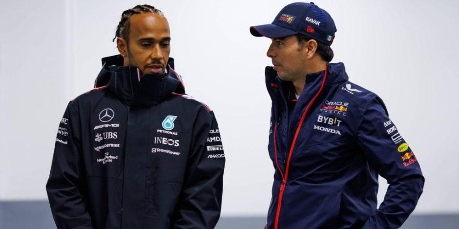 Lewis Hamiton y Checo Pérez previo a una calificación de un Gran Premio de F1 en la pasada campaña.