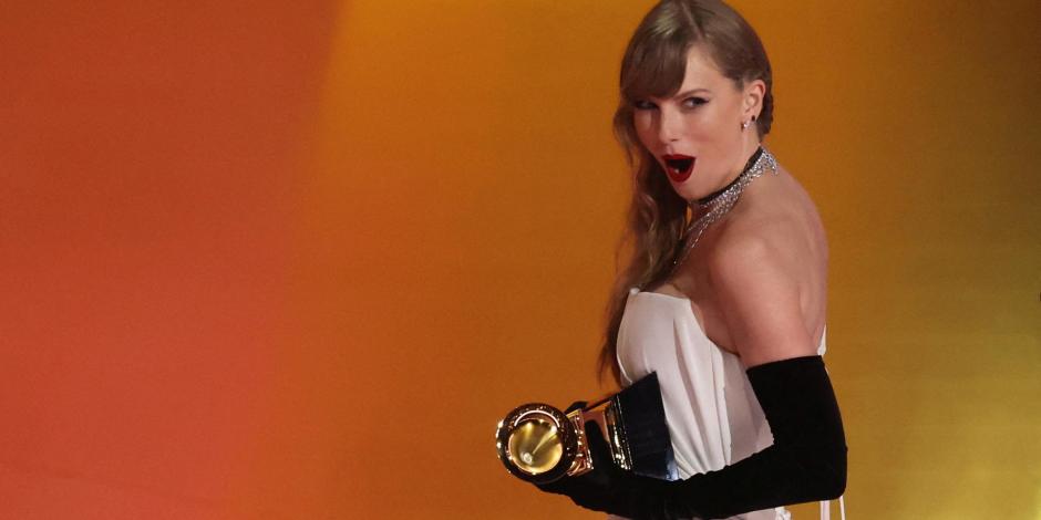 Taylor Swift, ayer, en la 66 entrega  del Grammy.