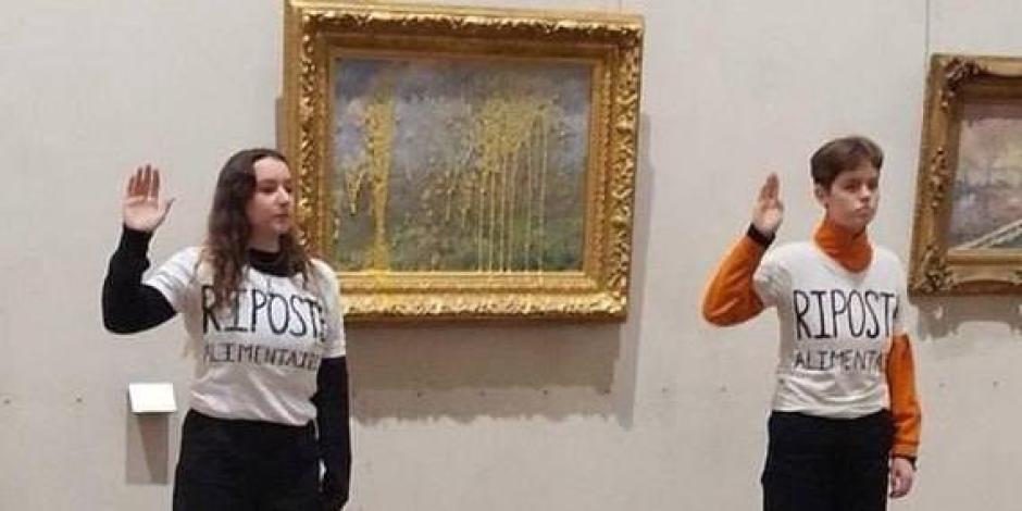 Activistas lanzan sopa contra cuadro de Monet.