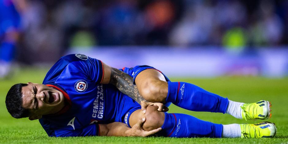 Gabriel 'Toro' Fernández sufrió una terrible lesión en el primer tiempo del juego de la Fecha 6 de la Liga MX entre Cruz Azul y Atlético de San Luis.