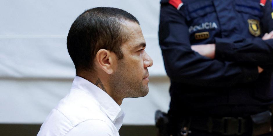 Dani Alves fue sentenciado a 4 años y medio de prisión por violación en Barcelona.