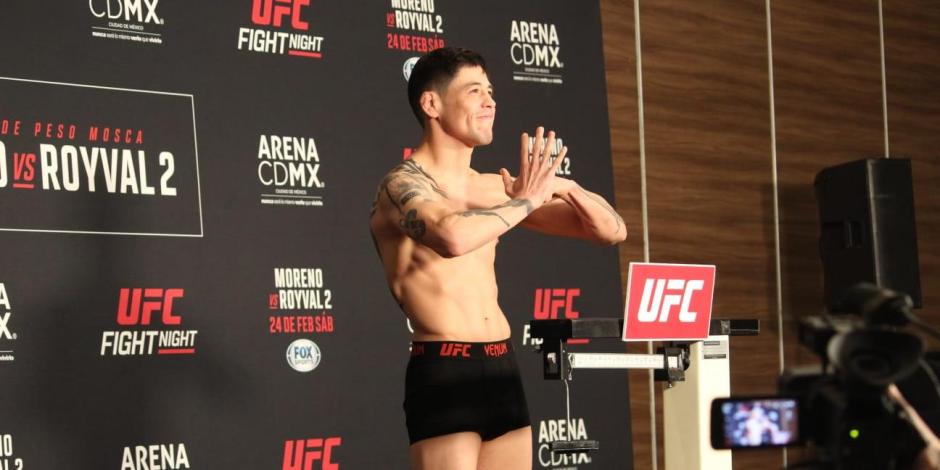 ​Brandon Moreno en el pesaje oficial de UFC Fight Night en la Ciudad de México