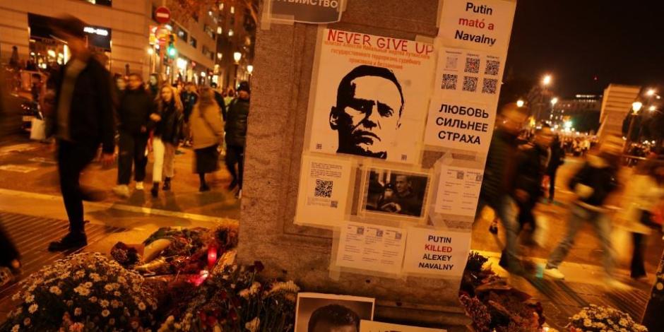 Memorial por Alexei Navalny en Madrid, España.