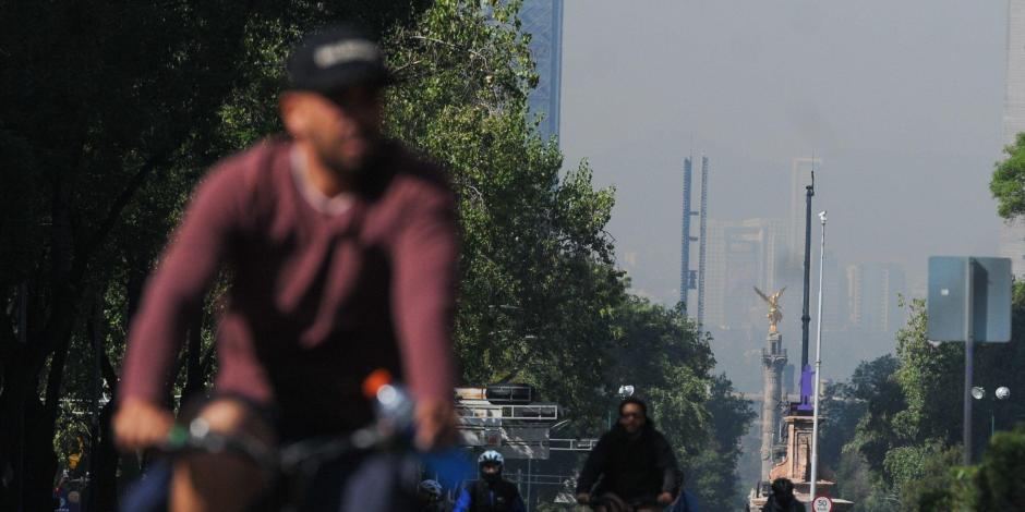 Ciclistas en Paseo de la Reforma, ayer.