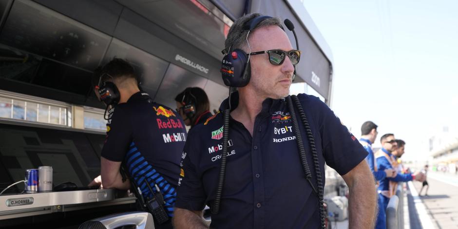 Christian Horner, jefe de Red Bull, durante la primera sesión de entrenamientos en Bahréin previos a la F1.