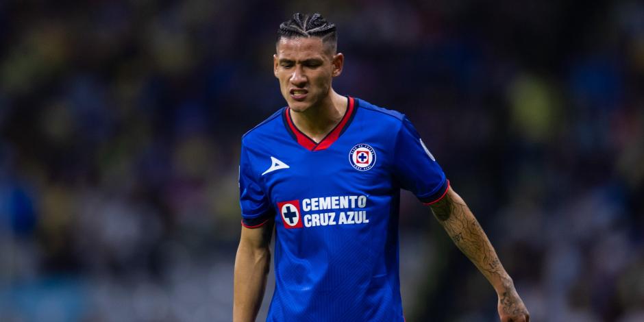 Uriel Antuna se lamenta durante el duelo del pasado 24 de febrero entre Cruz Azul y América.