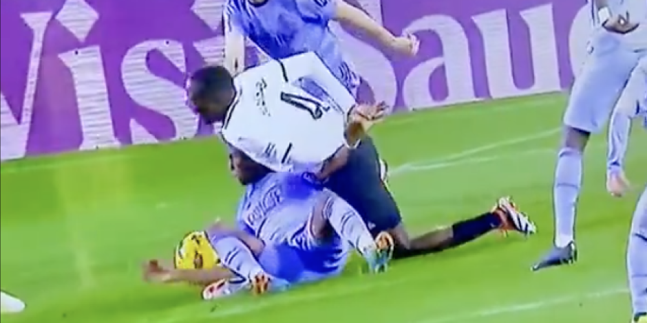 Mouctar Diakhaby sufrió una escalofriante lesión tras un choque con Aurélien Tchouaméni en el duelo entre Valencia y Real Madrid.