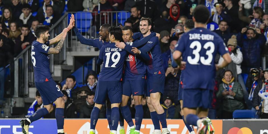 Kylian Mbappé festeja con sus compañeros uno de sus goles en el triunfo del PSG sobre la Real Sociedad en la vuelta de octavos de final de Champions League.