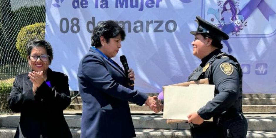 Oficiales de la Unidad de Género brindan acompañamiento a mujeres en situación de riesgo en Cuajimalpa.