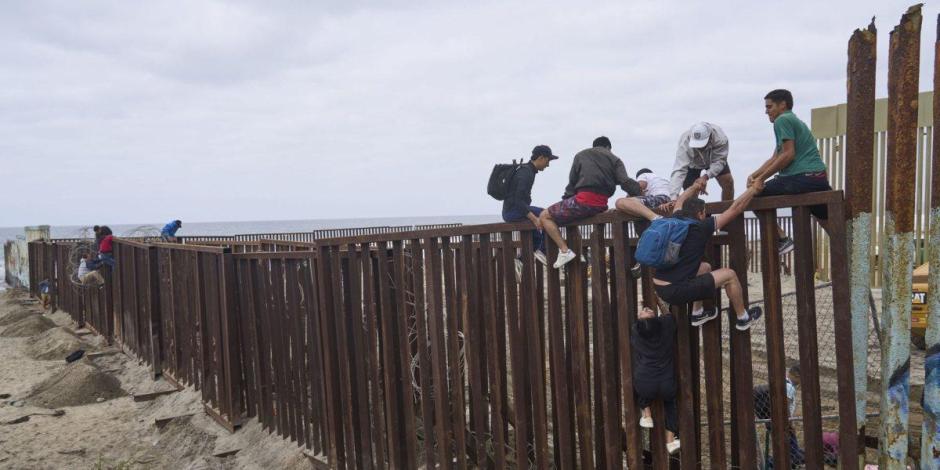 FBI revela nexos del Estado Islámico con red de 'polleros' en la frontera EU-México.