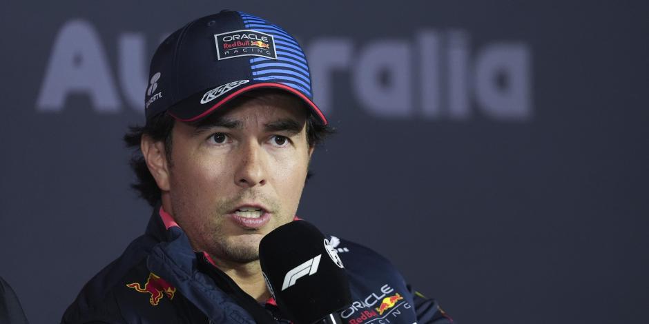 Checo Pérez durante una conferencia de prensa previa al Gran Premio de Australia de F1.