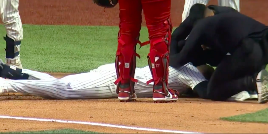 Oscar González, de Yankees, sufre brutal golpe en el rostro ante Diablos Rojos