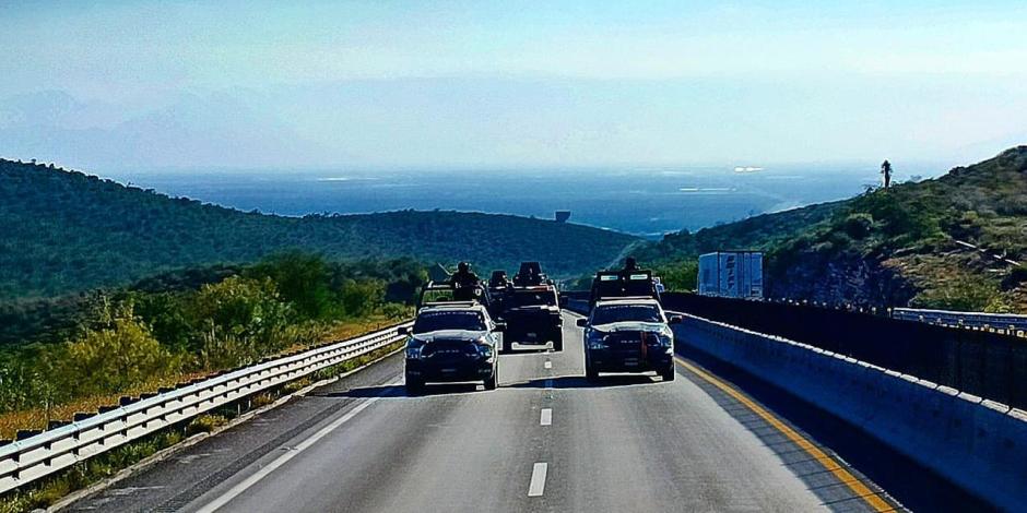 Elementos de seguridad en carreteras de Nuevo León.