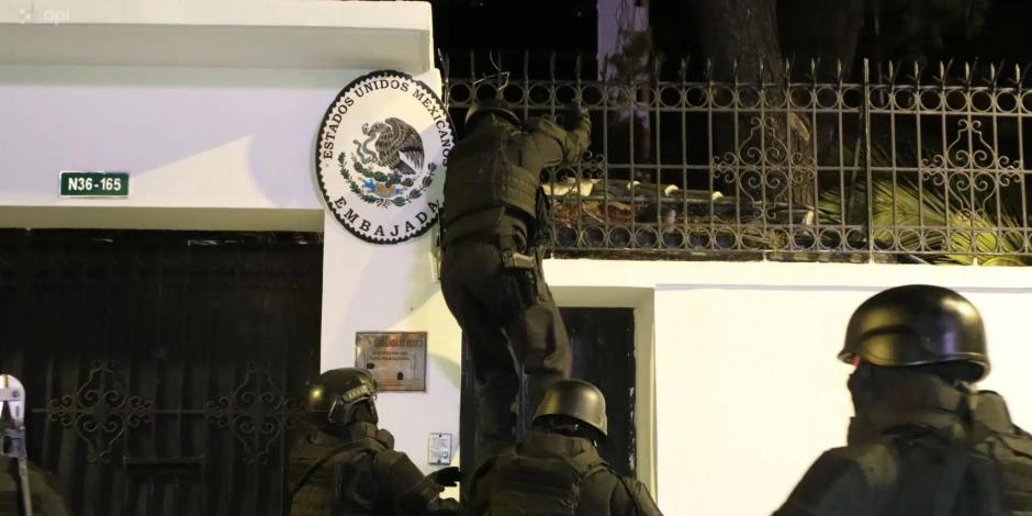 Esta noche la Embajada de México en Ecuador fue irrumpida por policías ecuatorianos.