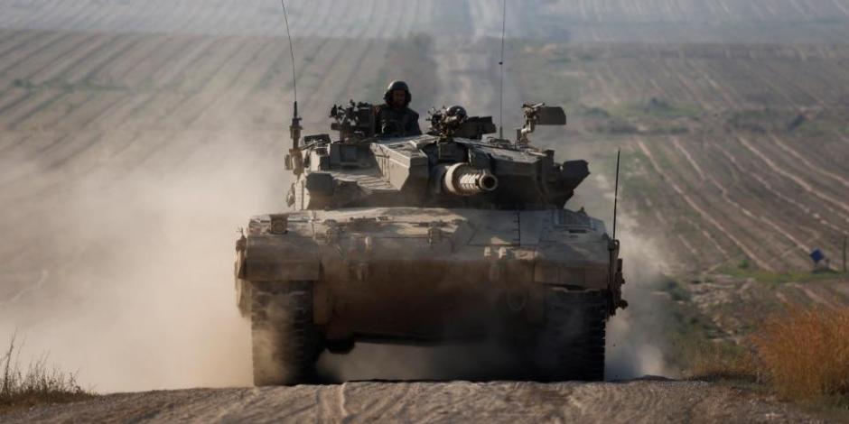 Tanques israelíes rodean la frontera con Gaza.