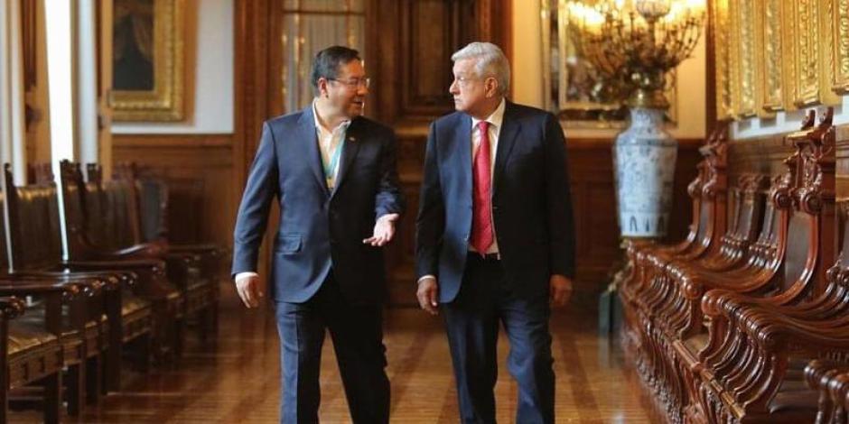 Luis Alberto Arce, presidente de Bolivia (izq.) y Andrés Manuel López Obrador (der.).