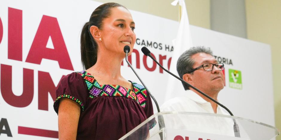 Claudia Sheinbaum Pardo dialoga con habitantes de Chiapas durante su gira electoral.