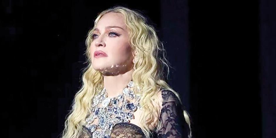 Madonna durante su presentación en el Celebration Tour
