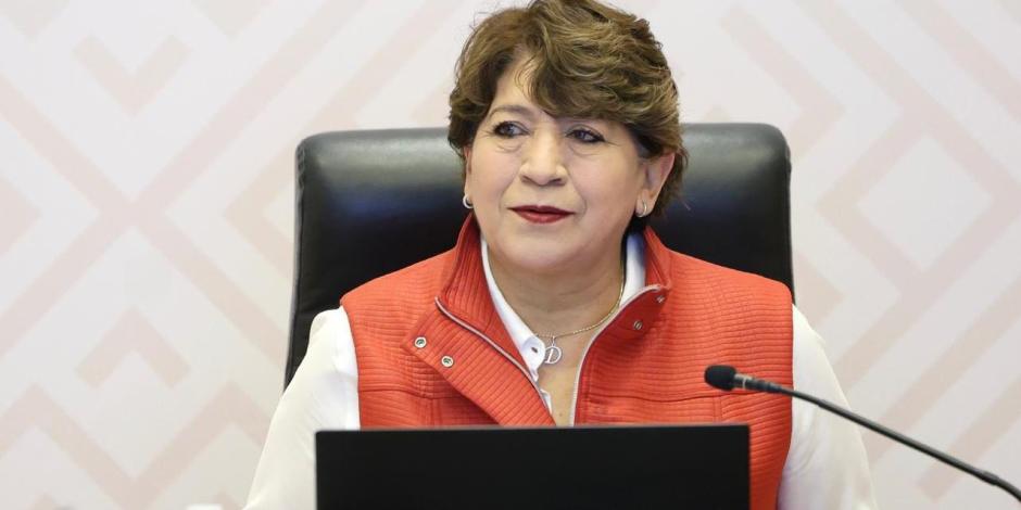 La Maestra Delfina Gómez, primera gobernadora del Estado de México, se destaca por su cercanía con los ciudadanos.