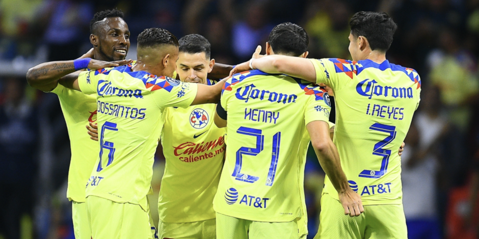 Futbolistas del América festejan un gol en el Torneo Clausura 2024 de la Liga MX.