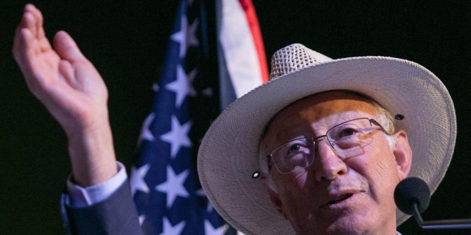 Ken Salazar participó en la clausura de la Tercera Convención Binacional de la American Society of México.