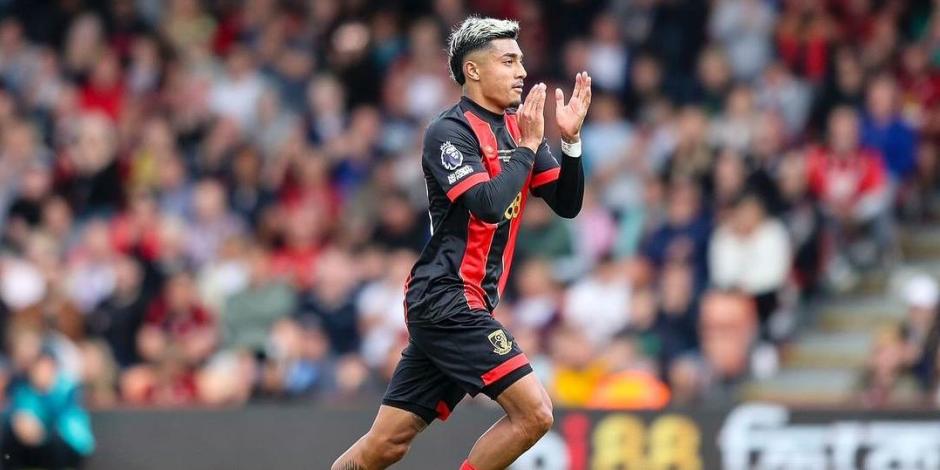 Julián Araujo en un partido del Bournemouth de la Premier League