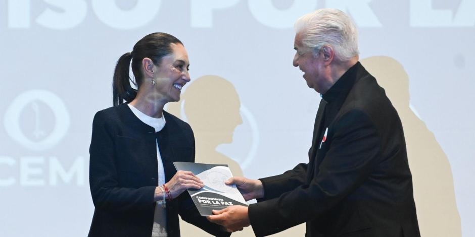 Claudia Sheinbaum, durante la entrega del documento Compromiso Nacional por la Paz