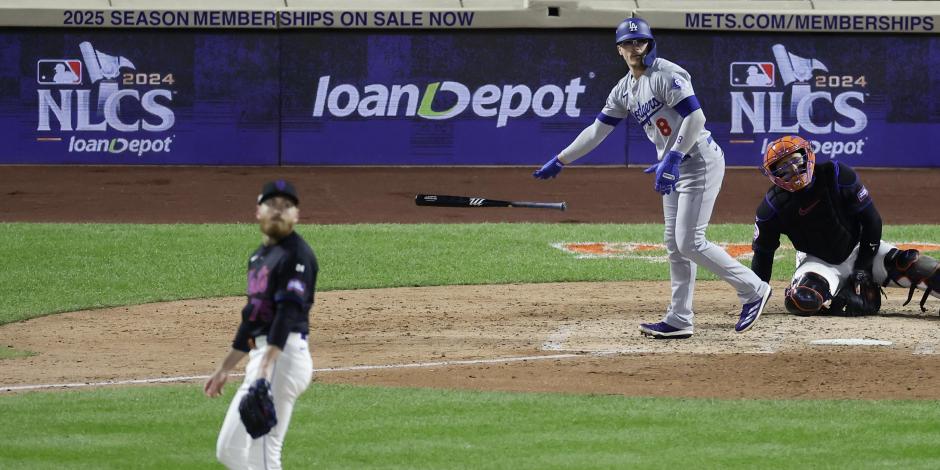 Kike Hernández después de batear para su homerun de dos carreras en el Juego 3 de la Serie de Campeonato de la Liga Nacional entre Mets y Dodgers.