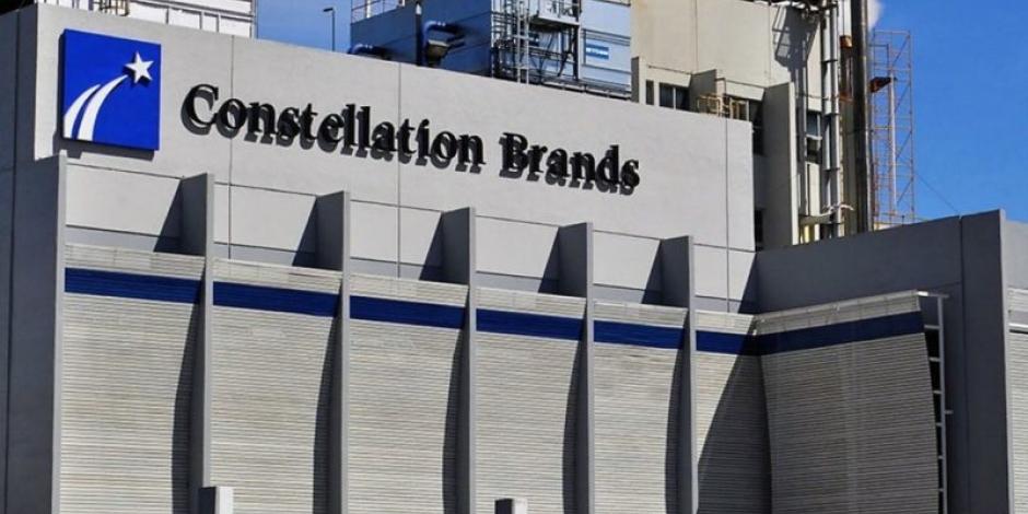 Caen 10.4% acciones de Constellation Brands tras negativa a construcción de planta