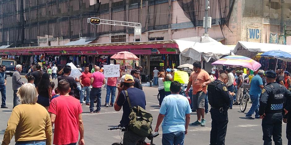 "No al coronavirus, vivo al día"; comerciantes de Tepito bloquean Eje 1 Norte