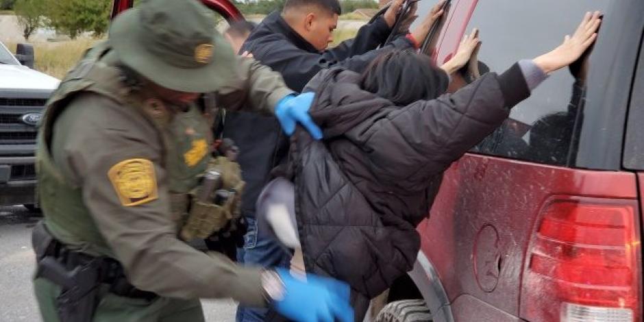 Con cubrebocas y guantes, Patrulla Fronteriza arresta a indocumentados