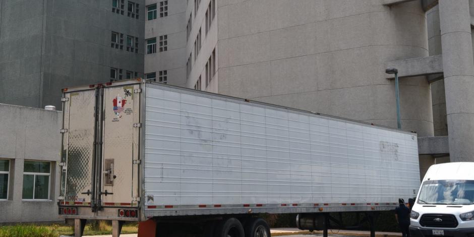 Hospitales de Edomex almacenan cuerpos en camiones refrigerantes