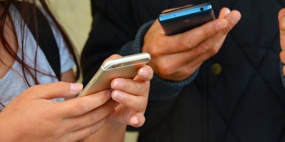 ¿Qué tan tóxico eres?, el 43% de los internautas mexicanos revisa el celular de su pareja