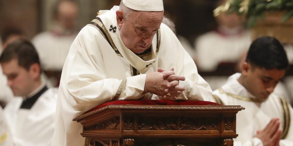 Papa celebra misa de Nochebuena tras un año polémico