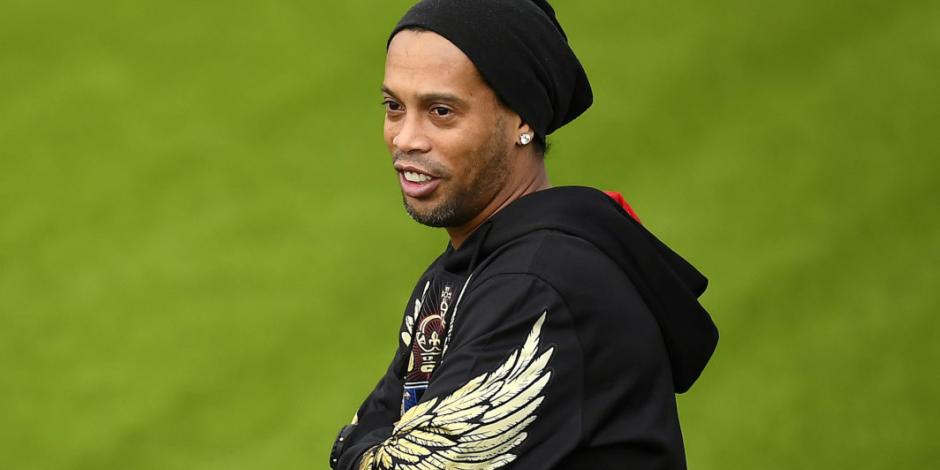 Revelan foto de Ronaldinho en cárcel de Paraguay y se hace viral