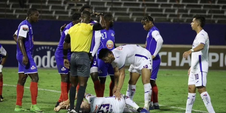 Aguilar se pierde el resto del torneo con Cruz Azul por ruptura de ligamentos