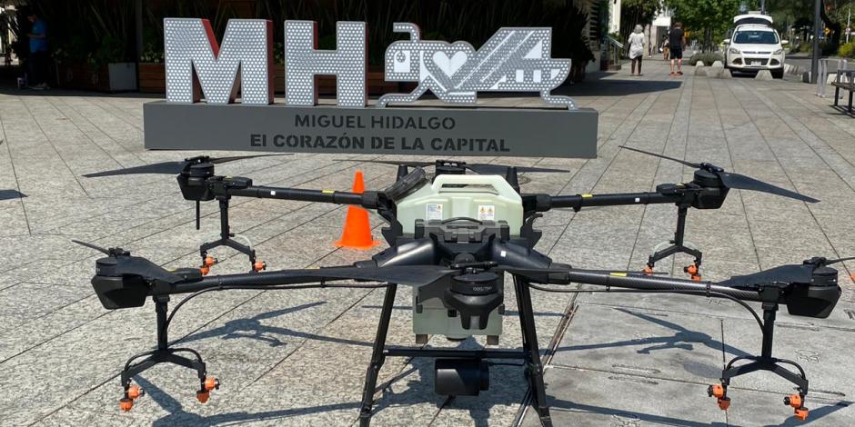 Sanitizan calles de la Miguel Hidalgo con un dron (VIDEO)