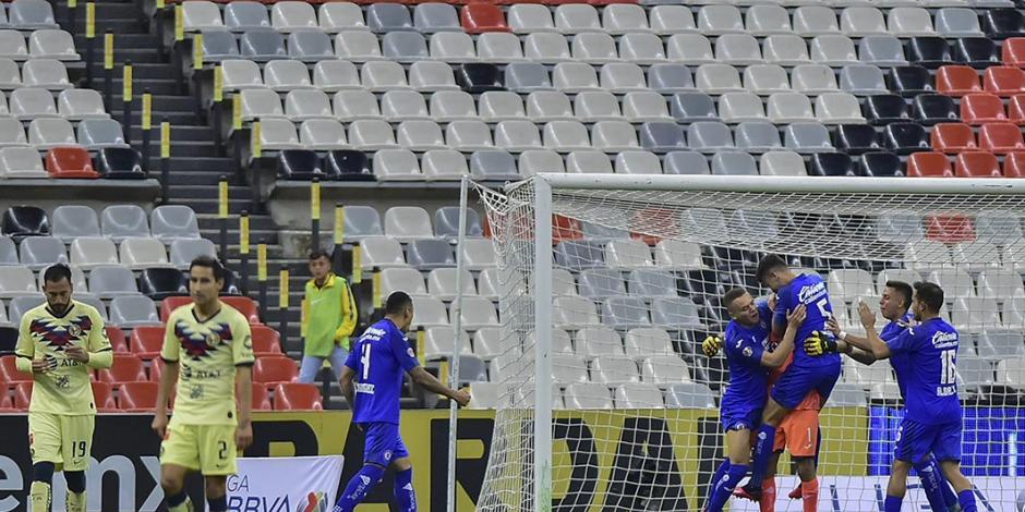 Corona ataja penalti en el último segundo y Cruz Azul derrota al América