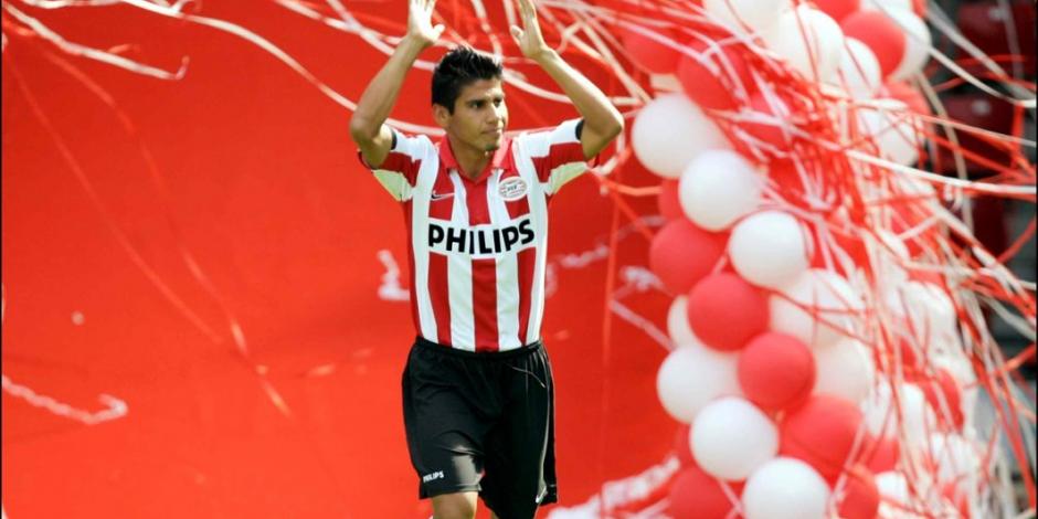 Carlos Salcido presenta Twitter del PSV en español (VIDEO)