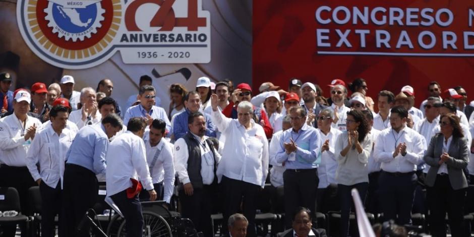 Ofrece López Obrador revisar marco legal de las pensiones